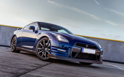 Nissan GTR, prøv en GTR, kør en Nissan GTR, hvor kan man leje en GTR, konfirmationskørsel, kørsel med konfirmand