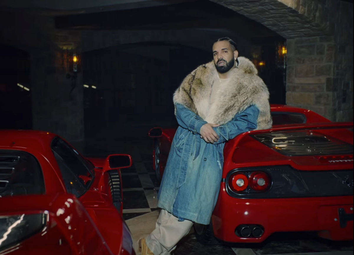 Drake viser en Ferrari-samling på 50 millioner dollars i sin musikvideo ‘Janice STFU’