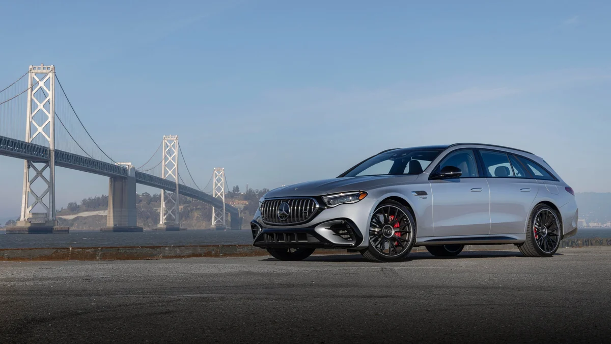 Anmeldelse af Mercedes-AMG E 53 Hybrid 2026