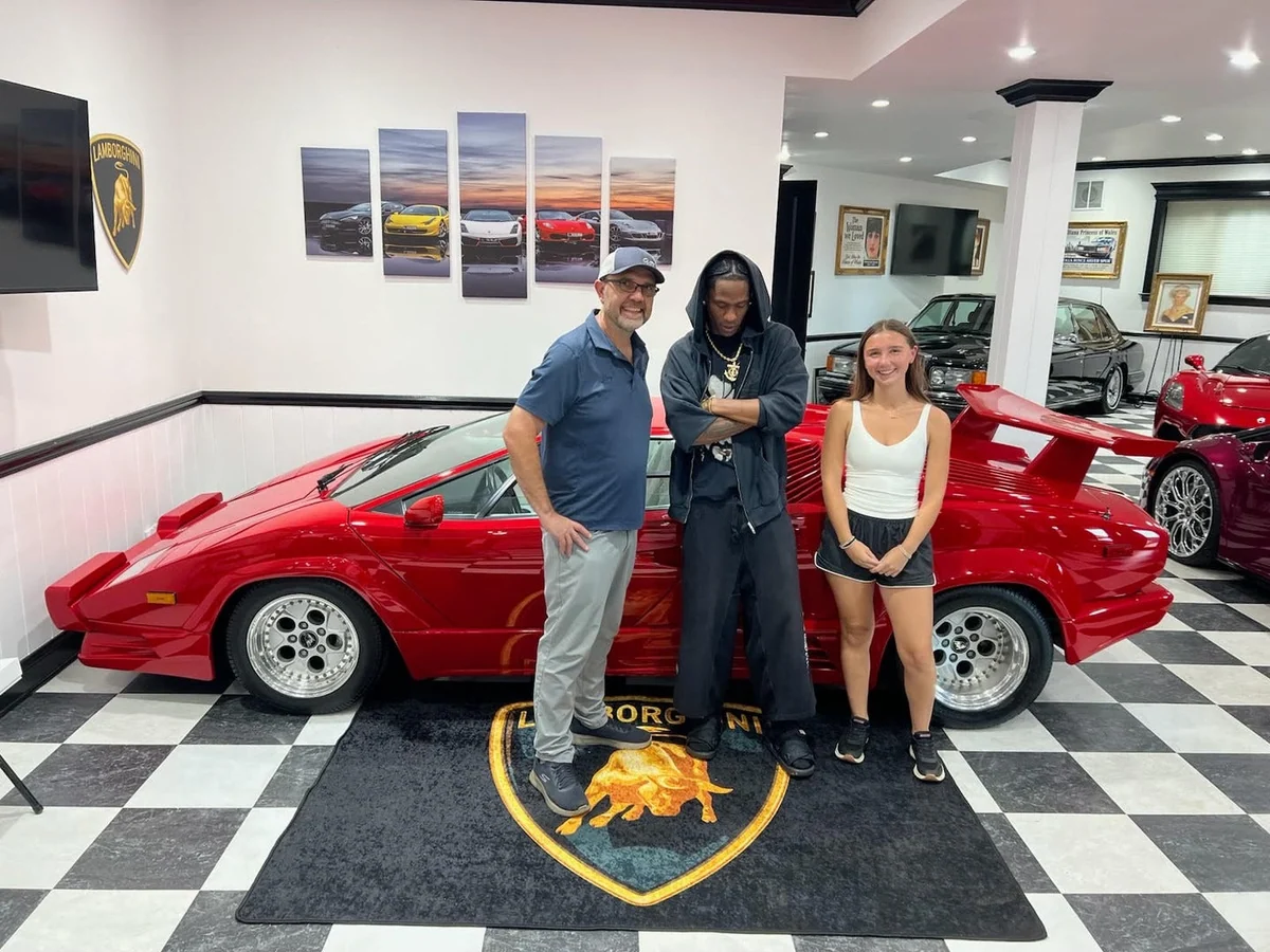 Travis Scott Køber Fire Klassiske Biler Hos Volo Museum Auto Sales