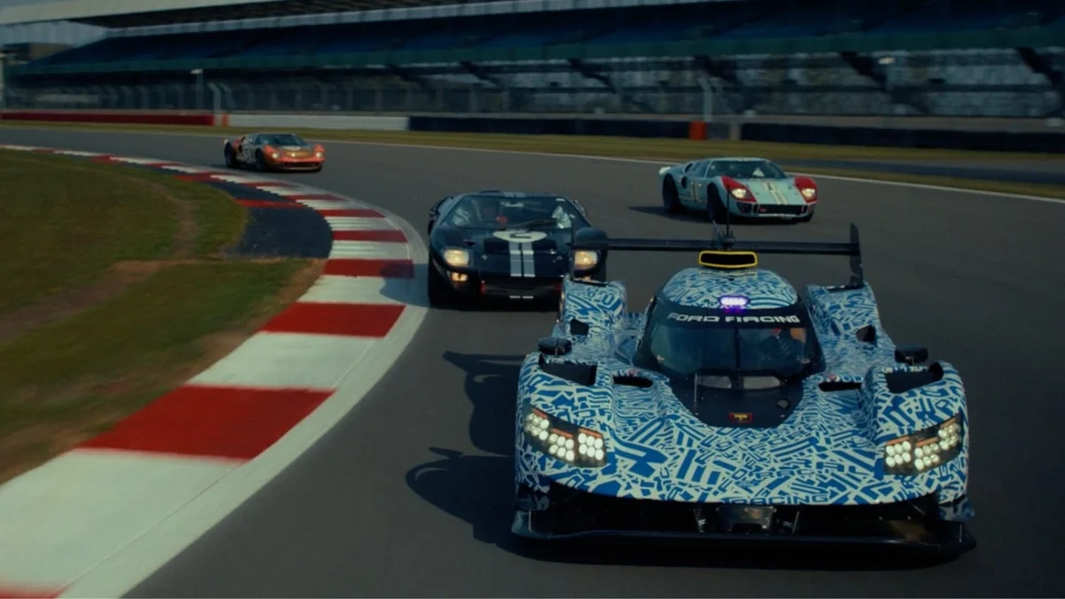 Ford teasere sin nye hyperbil sammen med tre historiske GT40’ere